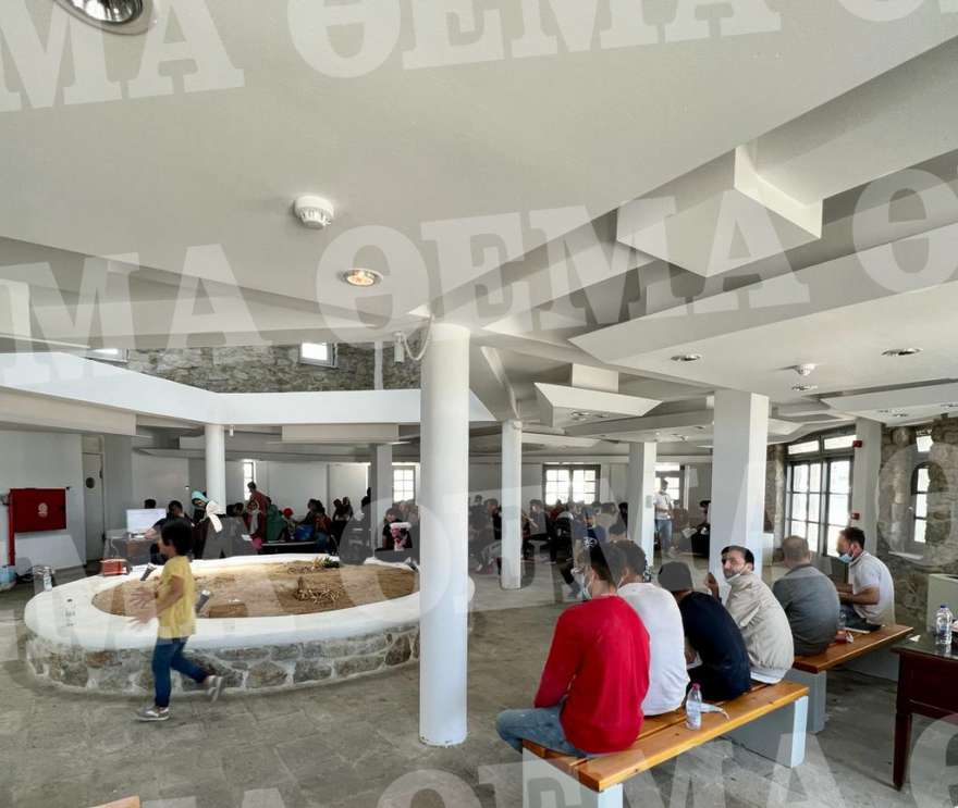 Μεγάλη επιχείρηση διάσωσης μεταναστών στη Μύκονο - Αγνούνται 4, σώθηκαν 108 που επέβαιναν σε ιστιοπλοϊκό σκάφος 