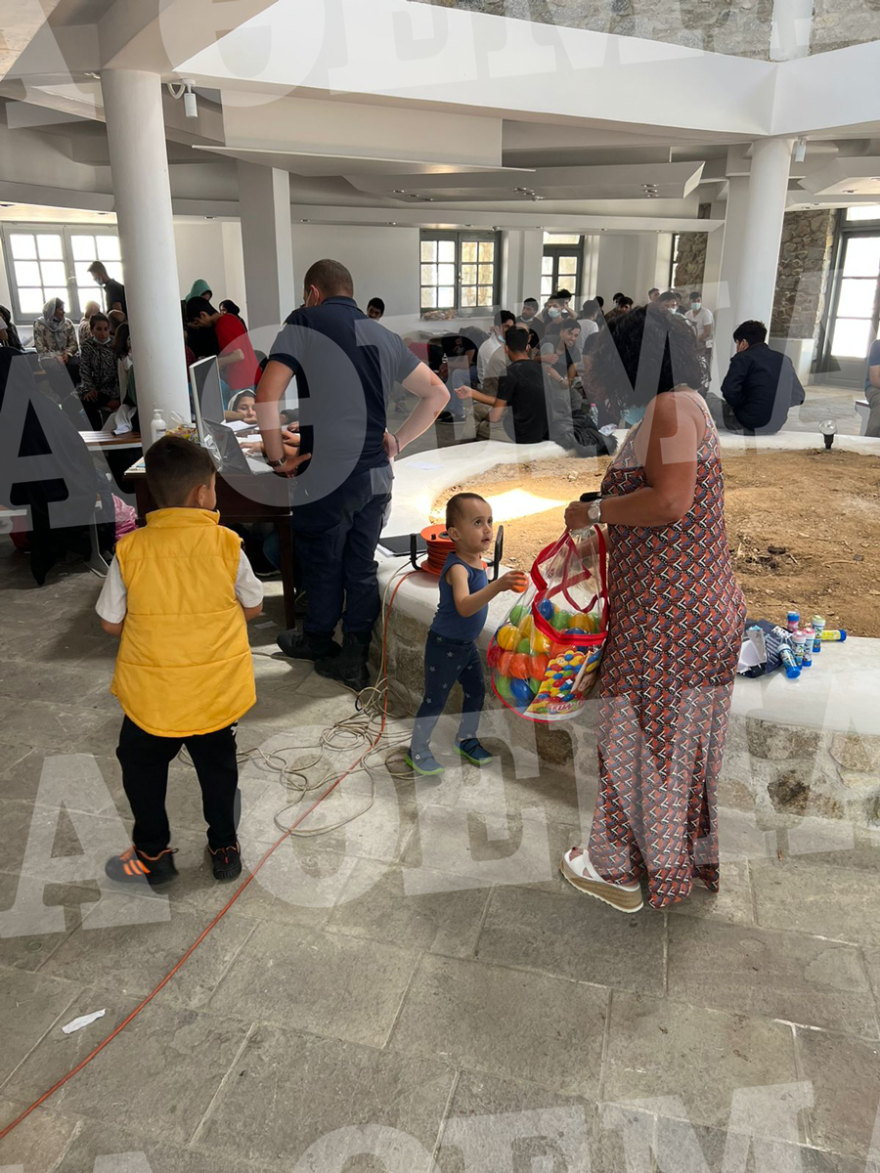 Μεγάλη επιχείρηση διάσωσης μεταναστών στη Μύκονο - Αγνούνται 4, σώθηκαν 108 που επέβαιναν σε ιστιοπλοϊκό σκάφος 