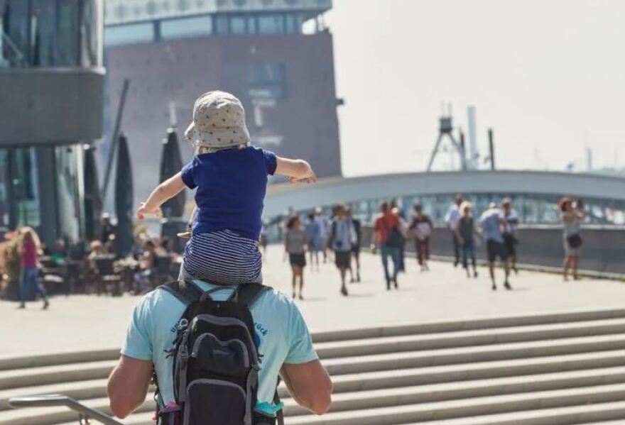 Χιλιάδες ζευγάρια σε λίστες αναμονής: Επτά χρόνια «Οδύσσεια» για την υιοθεσία ενός παιδιού