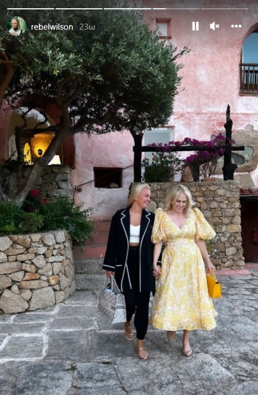 H Ρέμπελ Γουίλσον απολαμβάνει τις διακοπές της μαζί με την «πριγκίπισσά» της