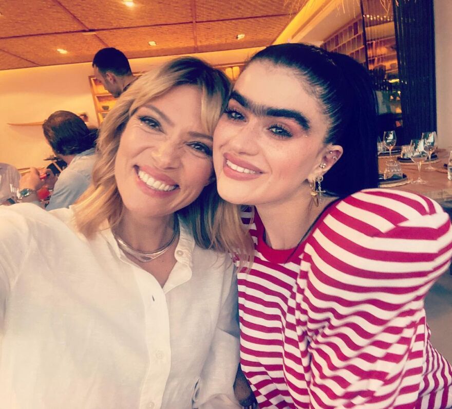 Η Φαίη στην αναμονή και η Καγιά... εκπρόσωπος Τύπου GNTM