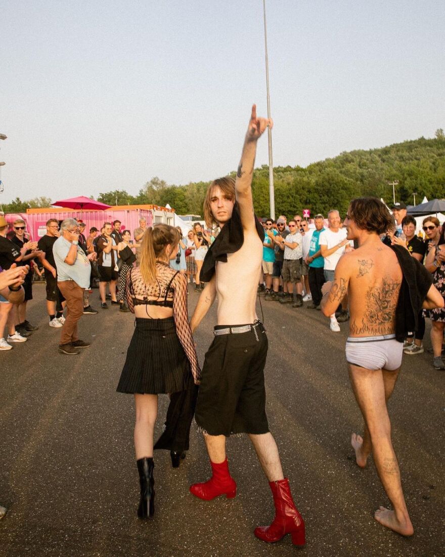 Νταμιάνο Νταβίντ: Στη σκηνή μόνο με το... εσώρουχο του