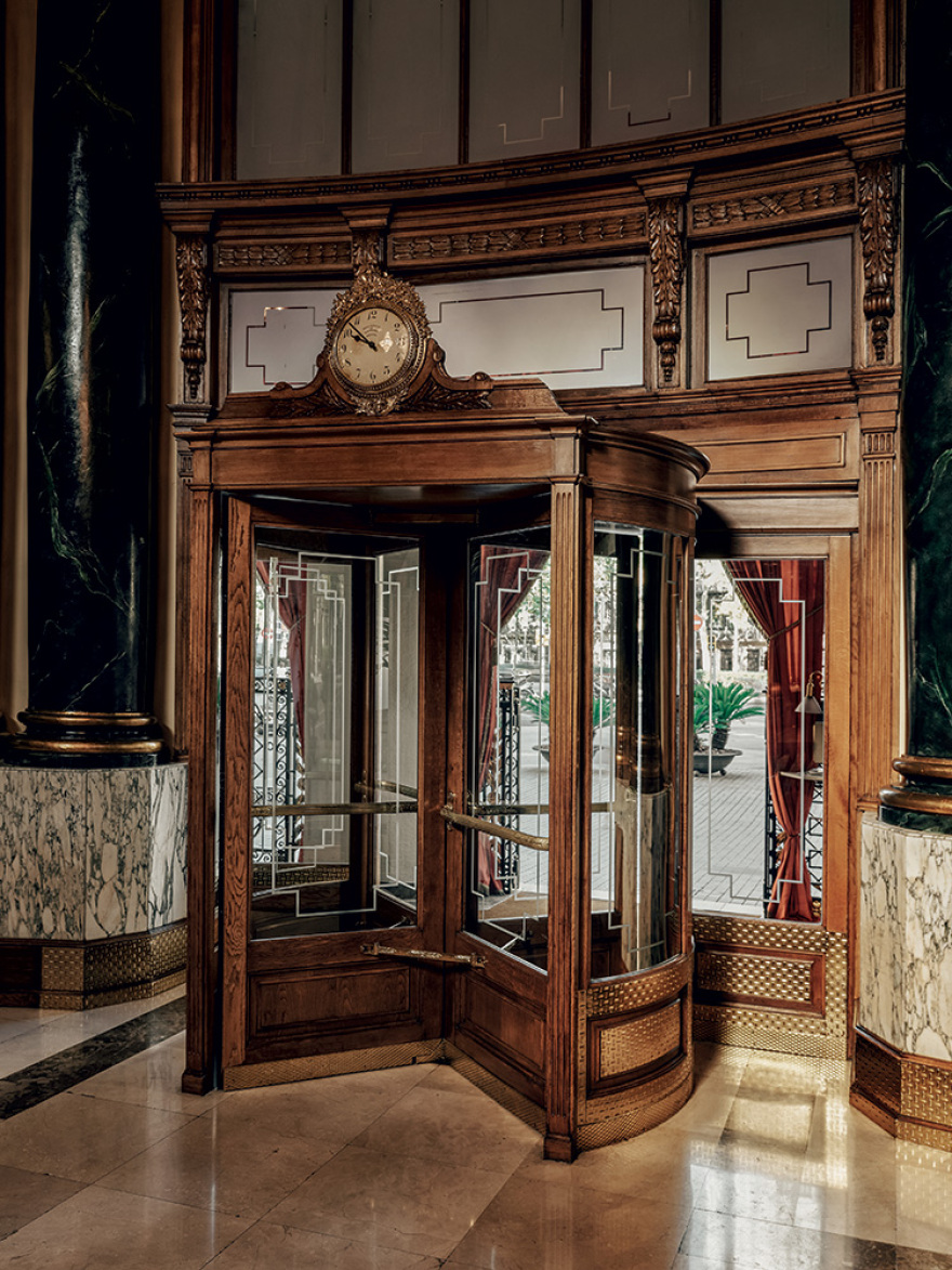 «El Palace»: Στο παλάτι  του κόμη