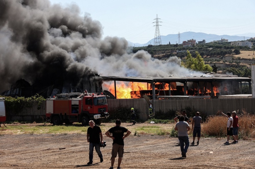 Κρήτη: Οριοθετήθηκε η φωτιά στο εργοστάσιο ξυλείας - Καταστράφηκαν ολοσχερώς 3 επιχειρήσεις