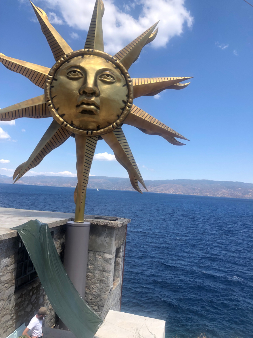 Ο Δήμος Ύδρας βράβευσε τον παγκοσμίου φήμης pop art καλλιτέχνη Jeff Koons