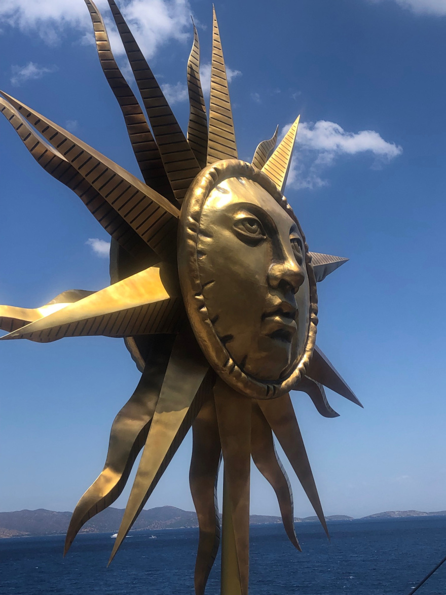 Ο Δήμος Ύδρας βράβευσε τον παγκοσμίου φήμης pop art καλλιτέχνη Jeff Koons