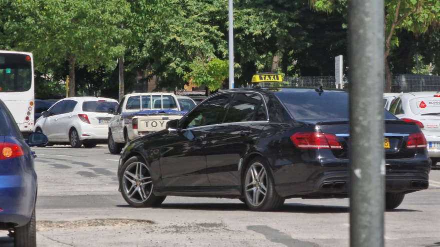 Θεσσαλονίκη: Κυκλοφοριακό «κομφούζιο» στην 26ης Οκτωβρίου - Οδηγούν σε μονόδρομο, σταθμεύουν παράνομα και αγνοούν σημάνσεις