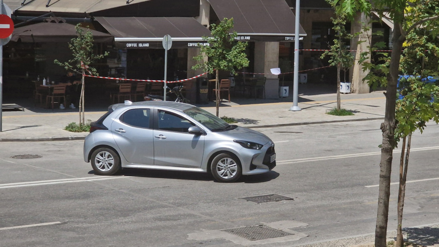 Θεσσαλονίκη: Κυκλοφοριακό «κομφούζιο» στην 26ης Οκτωβρίου - Οδηγούν σε μονόδρομο, σταθμεύουν παράνομα και αγνοούν σημάνσεις