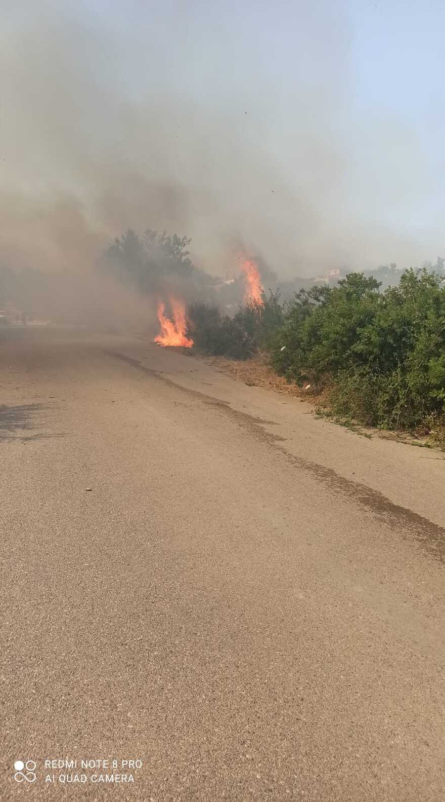 Υπό έλεγχο η φωτιά στην Παλλήνη - Διακοπή της κυκλοφορίας 