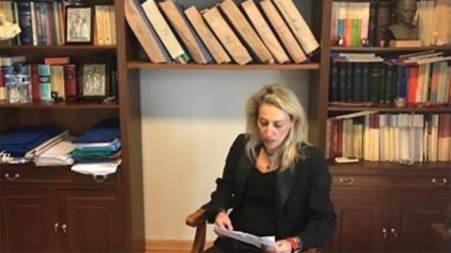 Σαντορίνη: Zευγάρι Γάλλων αναγκάστηκε να πληρώσει 5.000 ευρώ για «ζημιά» στον συμπλέκτη ενοικιαζόμενου Ι.Χ.