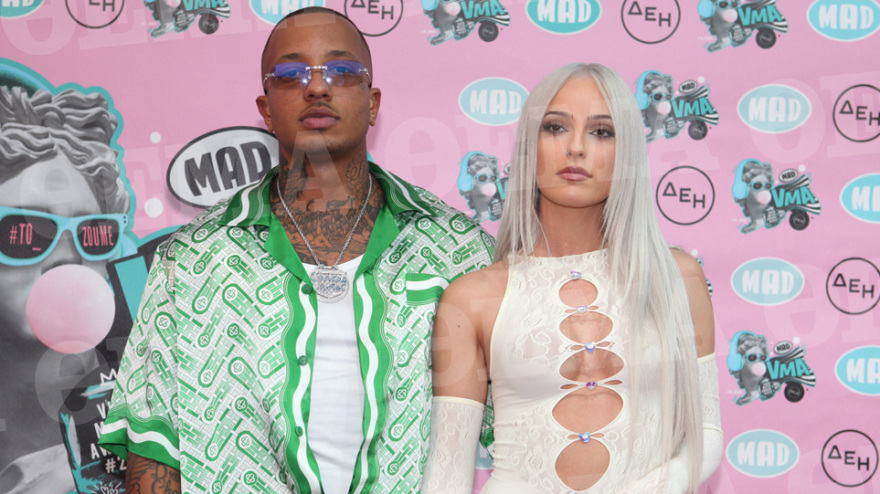 Mad Video Music Awards 22: Τραυματίστηκε η Κορομηλά, φυγάδευσαν την Παπαρίζου 