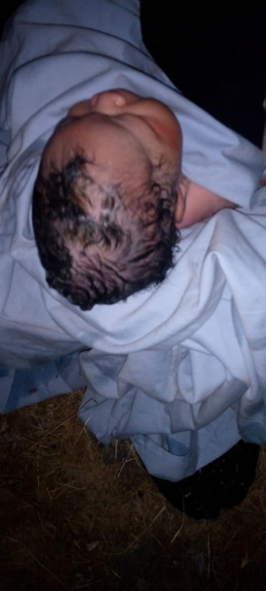 Μυτιλήνη: Μετανάστρια γέννησε σε βραχονησίδα - Δείτε φωτογραφίες με το βρέφος