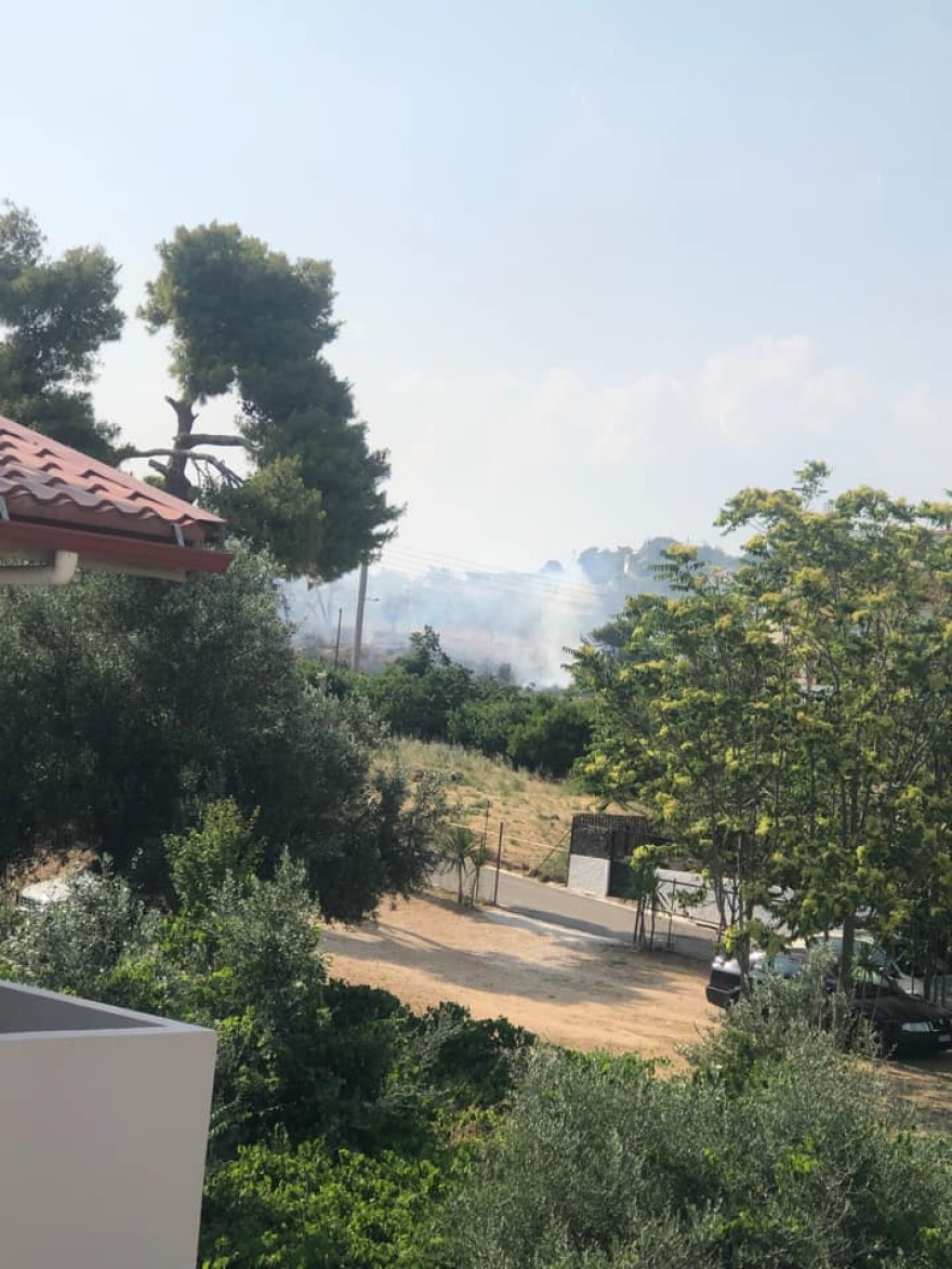 Υπό έλεγχο η φωτιά στην Παλλήνη - Διακοπή της κυκλοφορίας 