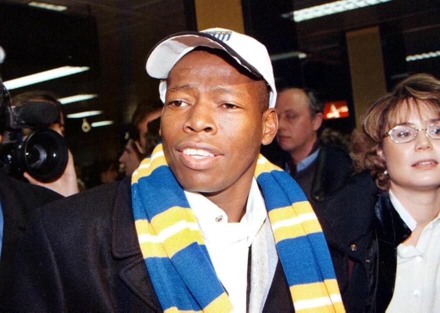 Ασπρίγια: Ο Κολομβιανός επιθετικός πουλάει πλέον ζαχαροκάλαμο και προφυλακτικά 