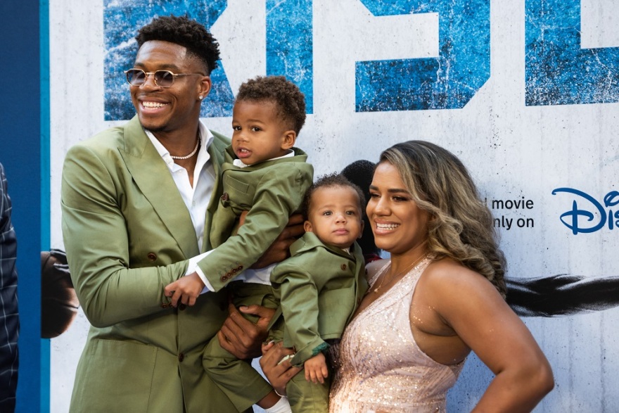 Rise: Η οικογένεια Αντετοκούνμπο στην πρεμιέρα της βιογραφικής ταινίας