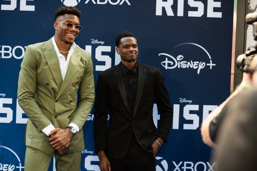 Rise: Η οικογένεια Αντετοκούνμπο στην πρεμιέρα της βιογραφικής ταινίας