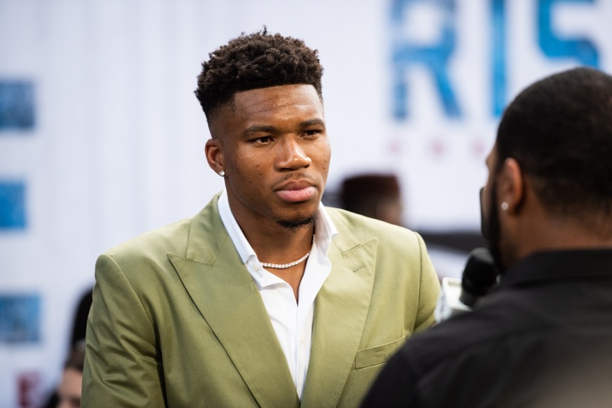 Rise: Η οικογένεια Αντετοκούνμπο στην πρεμιέρα της βιογραφικής ταινίας