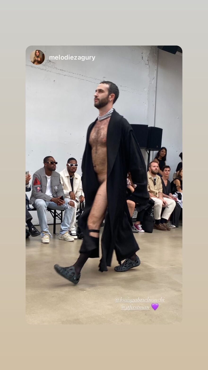 Εβδομάδα Μόδας στο Παρίσι: Επίδειξη μόδας με... γυμνούς άνδρες