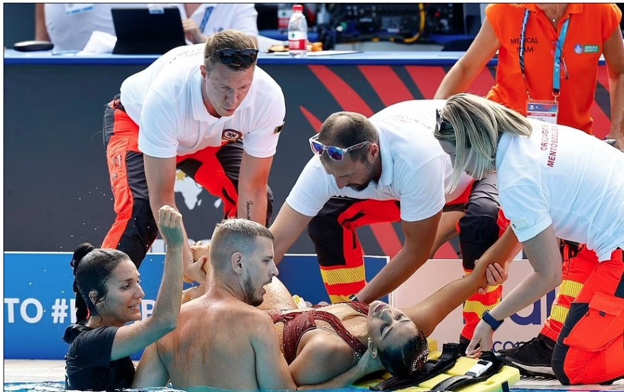 Καλλιτεχνική κολύμβηση: Η Άλβαρεζ επιστρέφει στη δράση 48 ώρες μετά από τη λιποθυμία της 