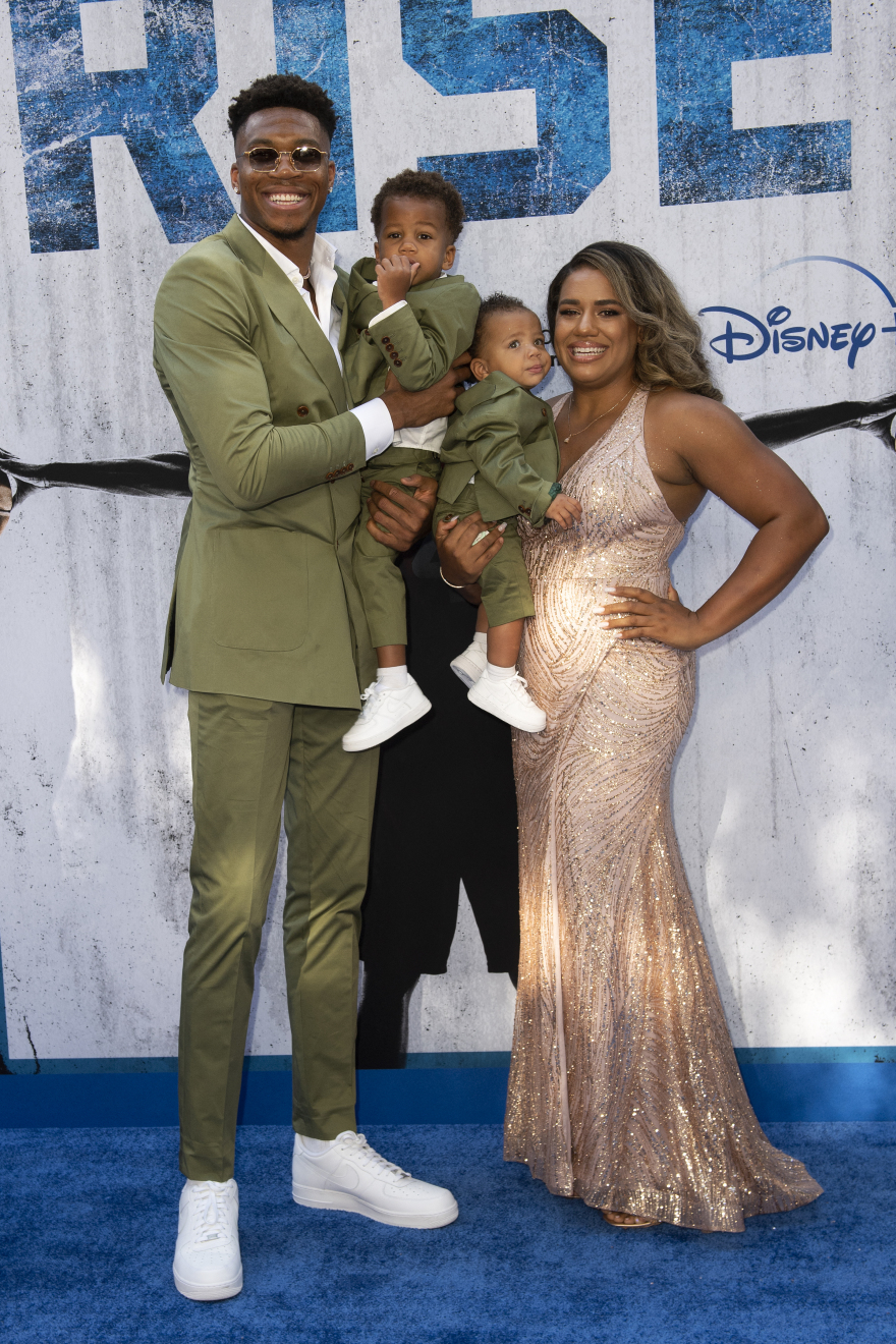 Γιάννης Αντετοκούνμπο: Έκανε πρεμιέρα η ταινία «Rise» της Disney για τη ζωή της οικογένειάς του