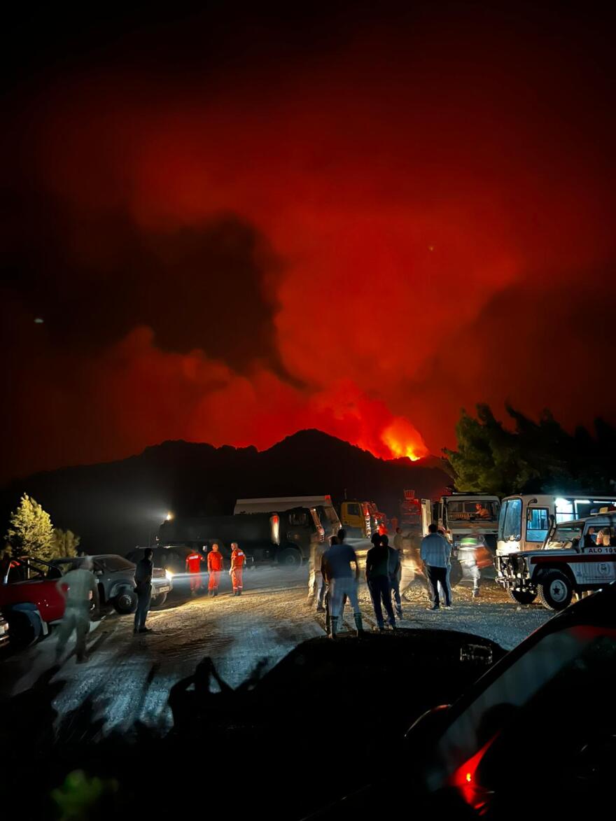 Τεράστια πυρκαγιά στα Κατεχόμενα: Εκκενώνονται χωριά - Στην κατάσβεση και αεροπλάνα της Κυπριακής Δημοκρατίας
