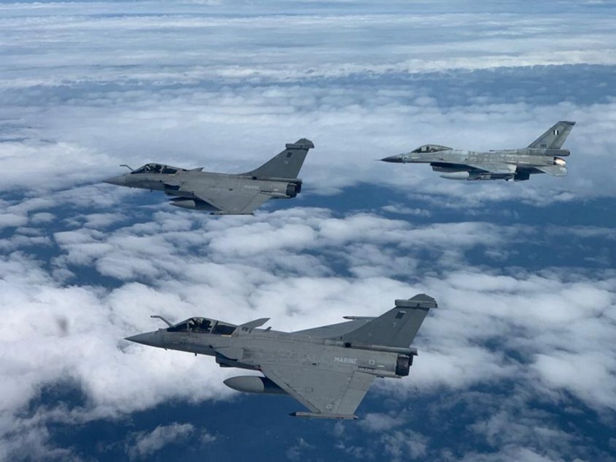Εντυπωσιακές εικόνες: Ελληνικά F-16 σε μεγάλη πολυεθνική άσκηση στη Βρετάνη της Γαλλίας