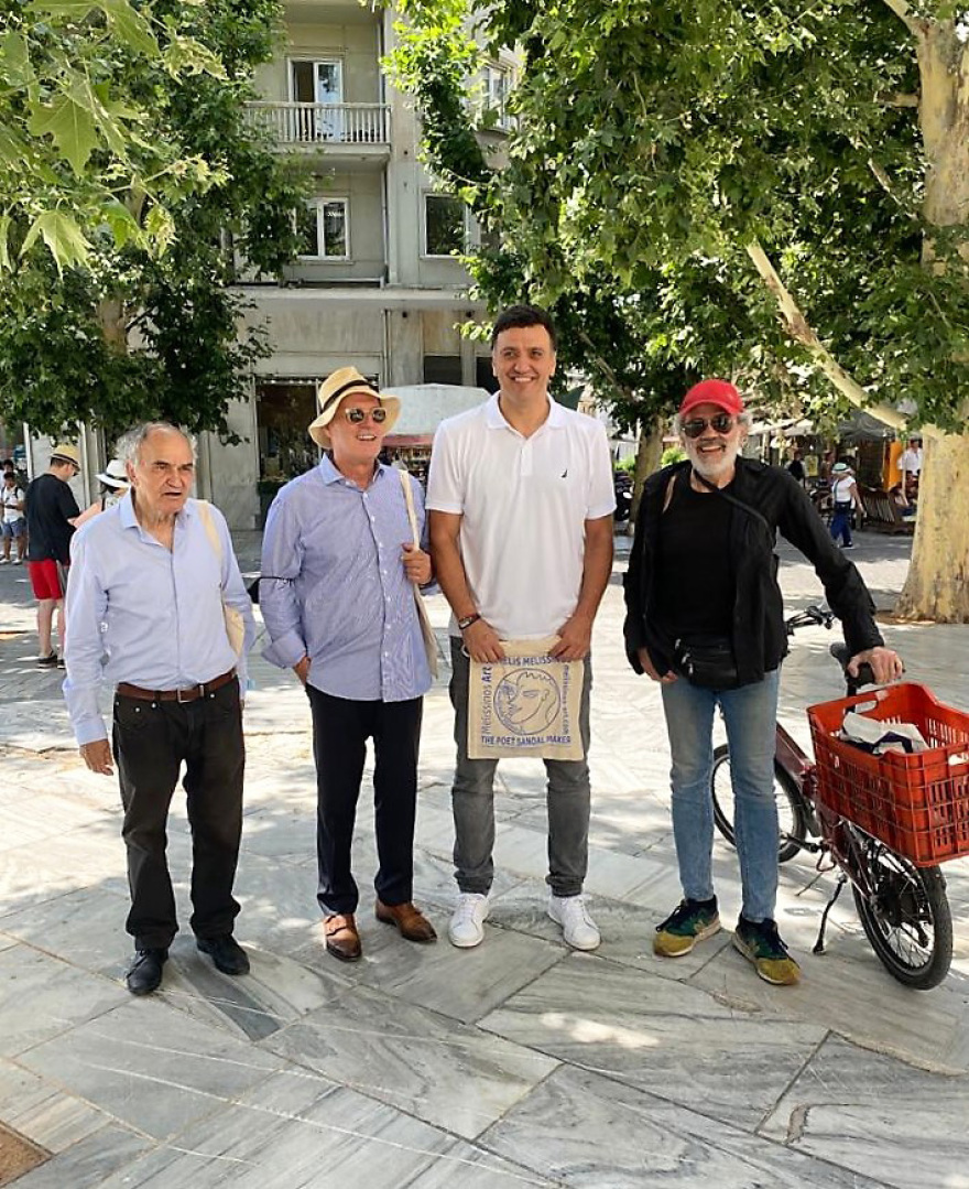 Συνάντηση Κικίλια με καταστηματάρχες στην Πλάκα 