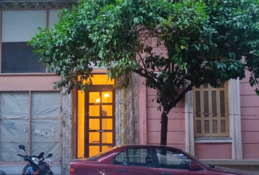 Δολοφονία στο Κουκάκι: «Ήπια, επέστρεψα σπίτι, τσακωθήκαμε, άρπαξα το μαχαίρι και τη σκότωσα», λέει ο 55χρονος