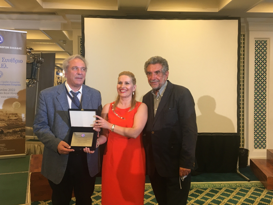 Κορωνοϊός: Βραβεύτηκε η σύζυγος πνευμονολόγου του «Αττικόν» που μολύνθηκε από  ασθενή του και πέθανε