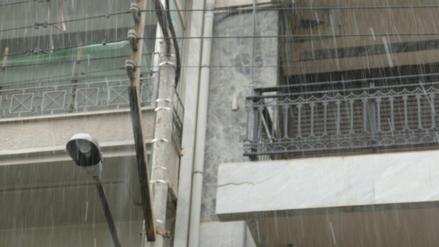 Λάρισα: Ξαφνική χαλαζόπτωση και μπουρίνι - Δείτε φωτογραφίες και βίντεο