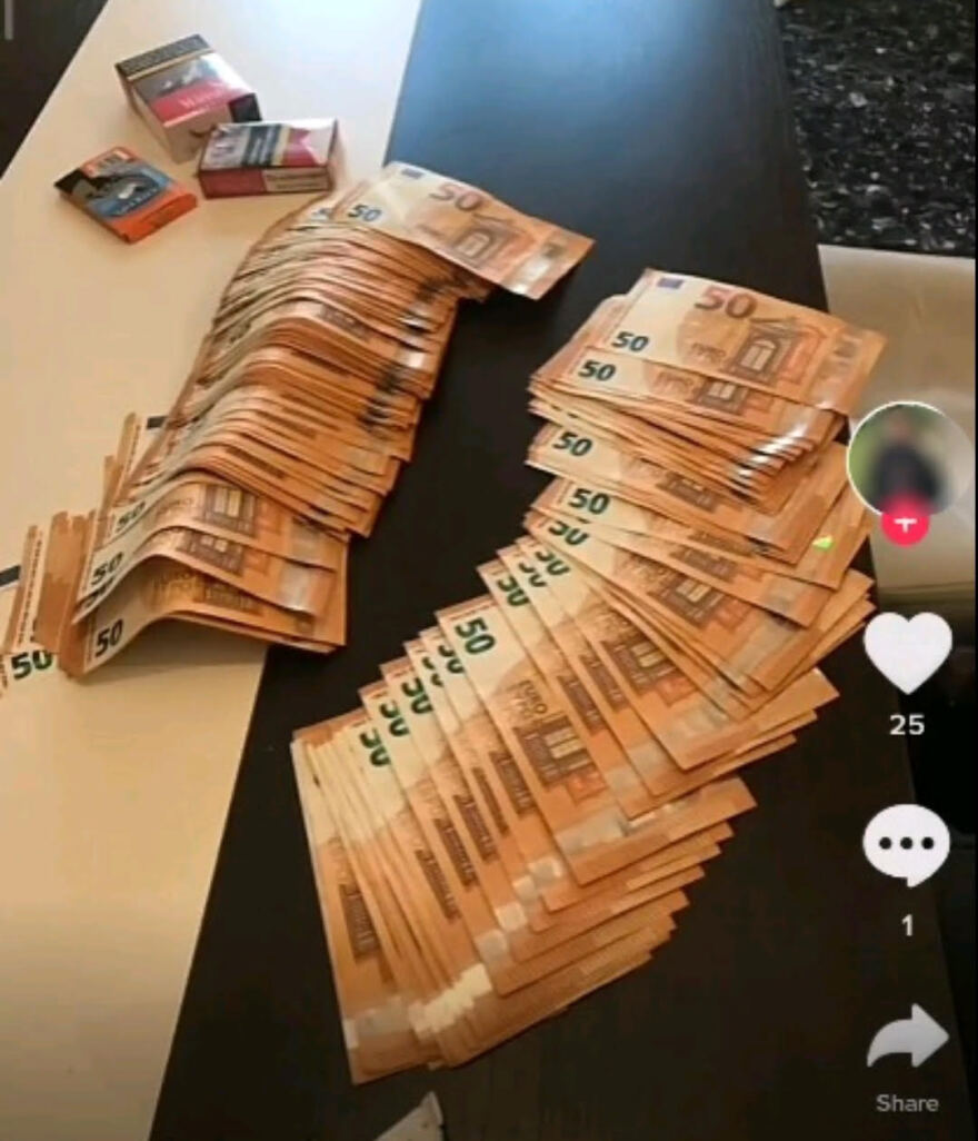 Η συμμορία με τις διαδικτυακές απάτες έκανε επίδειξη πλούτου στο TikTok - Διαβάστε τους διαλόγους