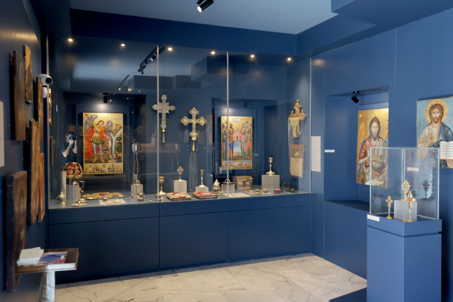 Σπέτσες: Εγκαινιάστηκε η Ιστορική Βιβλιοθήκη στον ναό του Αγίου Νικολάου