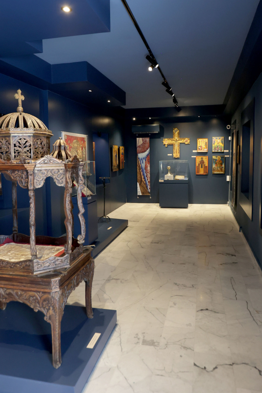 Σπέτσες: Εγκαινιάστηκε η Ιστορική Βιβλιοθήκη στον ναό του Αγίου Νικολάου