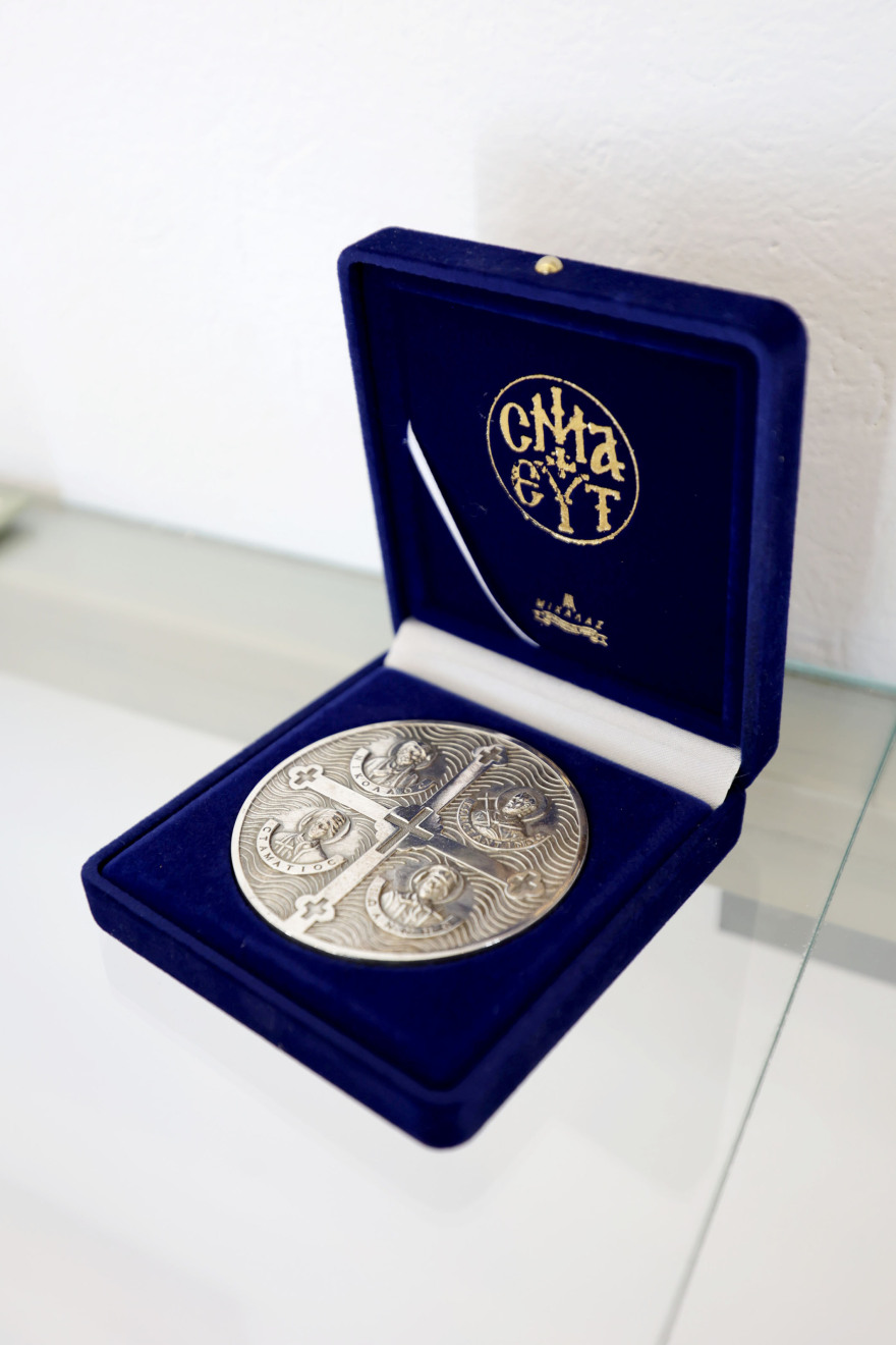 Σπέτσες: Εγκαινιάστηκε η Ιστορική Βιβλιοθήκη στον ναό του Αγίου Νικολάου