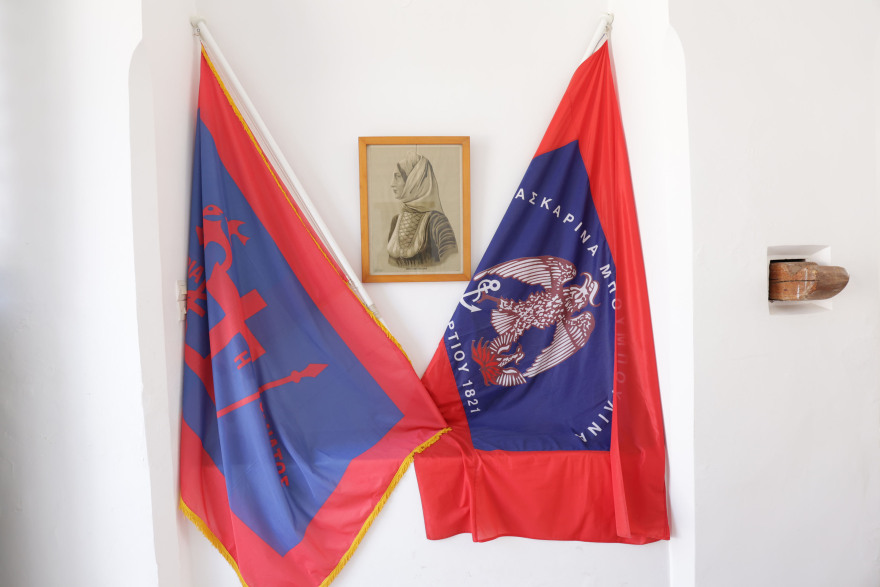 Σπέτσες: Εγκαινιάστηκε η Ιστορική Βιβλιοθήκη στον ναό του Αγίου Νικολάου