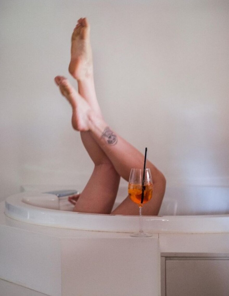 Άιρλαντ Μπάλντουιν: Η κόρη του Άλεκ Μπάλντουιν δείχνει τα τατουάζ της ποζάροντας γυμνή 