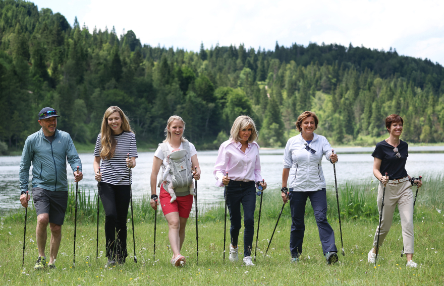 Σύνοδος G7: Οι ηγέτες βγάζουν τα σακάκια τους και κοροϊδεύουν τον Πούτιν