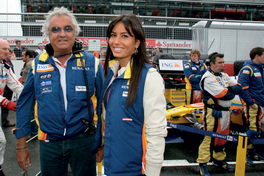 Φλάβιο Μπριατόρε: O «Mr Billionaire» αλλάζει τον χάρτη της διασκέδασης στη Μύκονο