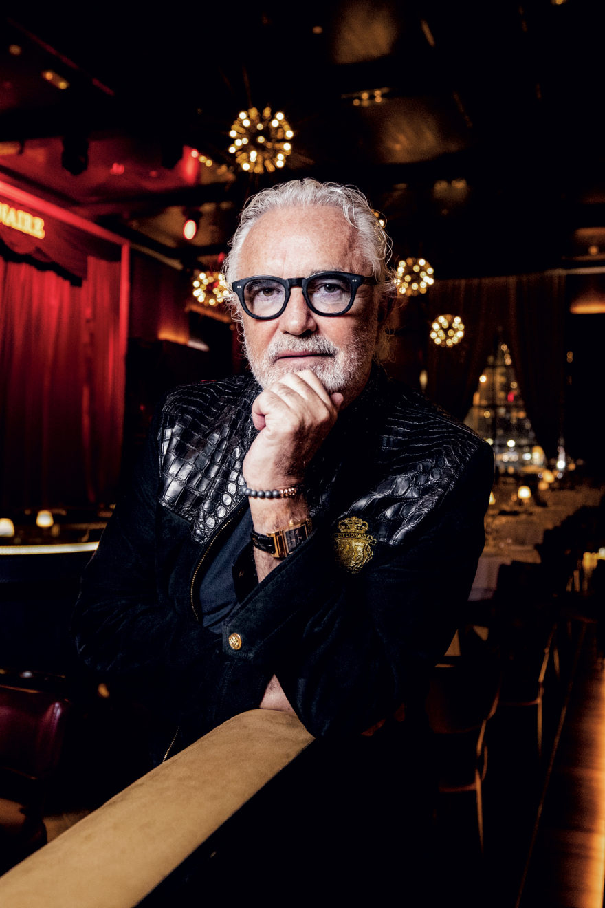 Φλάβιο Μπριατόρε: O «Mr Billionaire» αλλάζει τον χάρτη της διασκέδασης στη Μύκονο