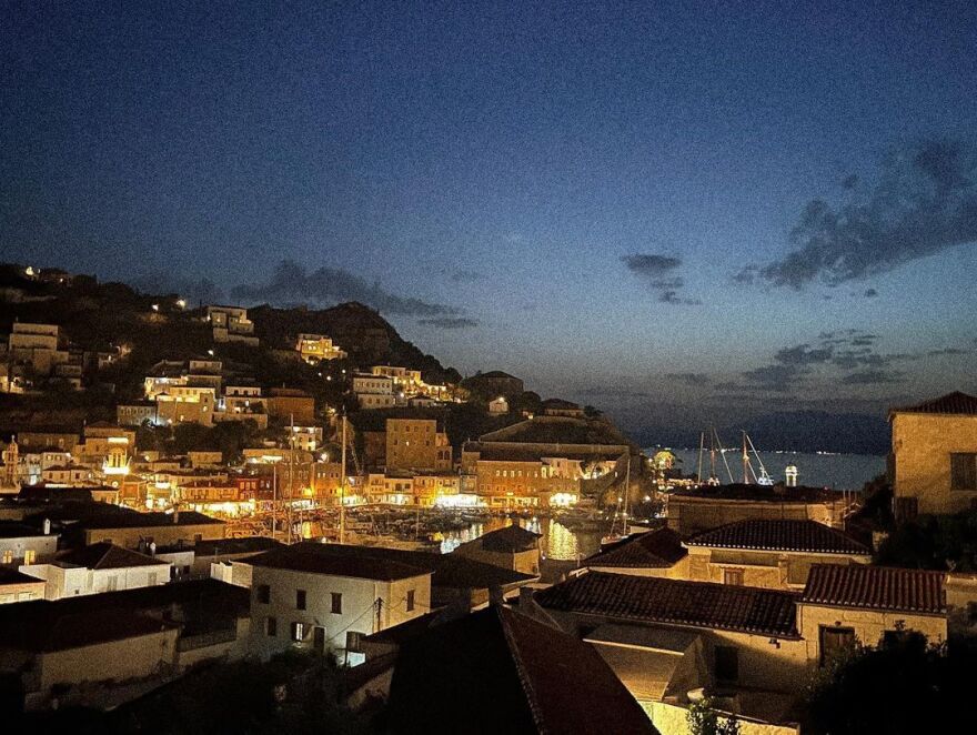 Τόνια Σωτηροπούλου: Με τον Κωστή Μαραβέγια στην Ύδρα, το νησί που παντρεύτηκαν