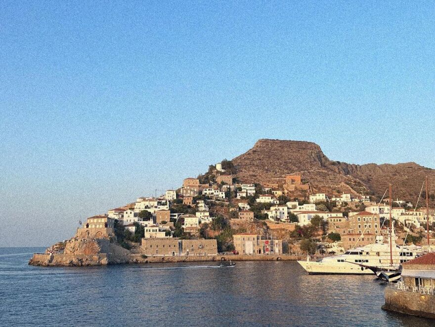 Τόνια Σωτηροπούλου: Με τον Κωστή Μαραβέγια στην Ύδρα, το νησί που παντρεύτηκαν