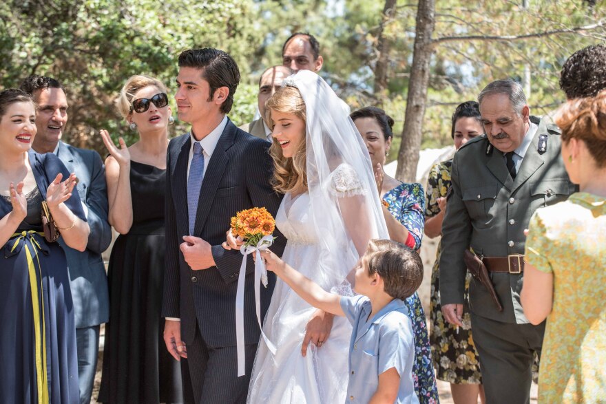 Άγριες Μέλισσες: Η Δρόσω δίνει την πολυπόθητη απάντηση στον Κωνσταντή