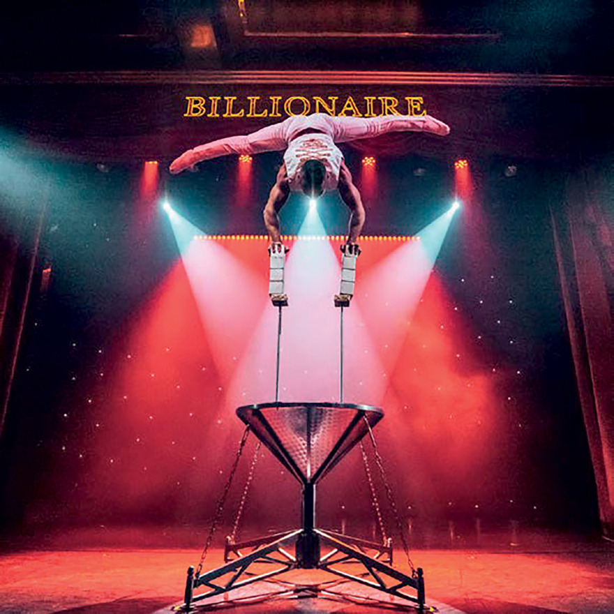 Φλάβιο Μπριατόρε: O «Mr Billionaire» αλλάζει τον χάρτη της διασκέδασης στη Μύκονο
