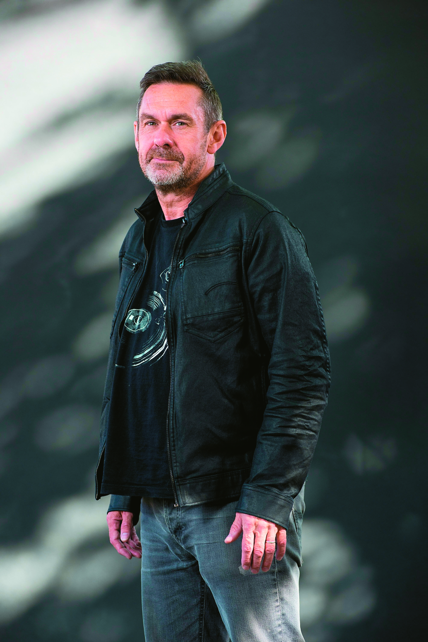 Πολ Μέισον: Το ντοκιμαντέρ στο Μαξίμου, ο «Μετακαπιταλισμός» που τον έκανε σταρ και τα emails που τον βγάζουν... πράκτορα