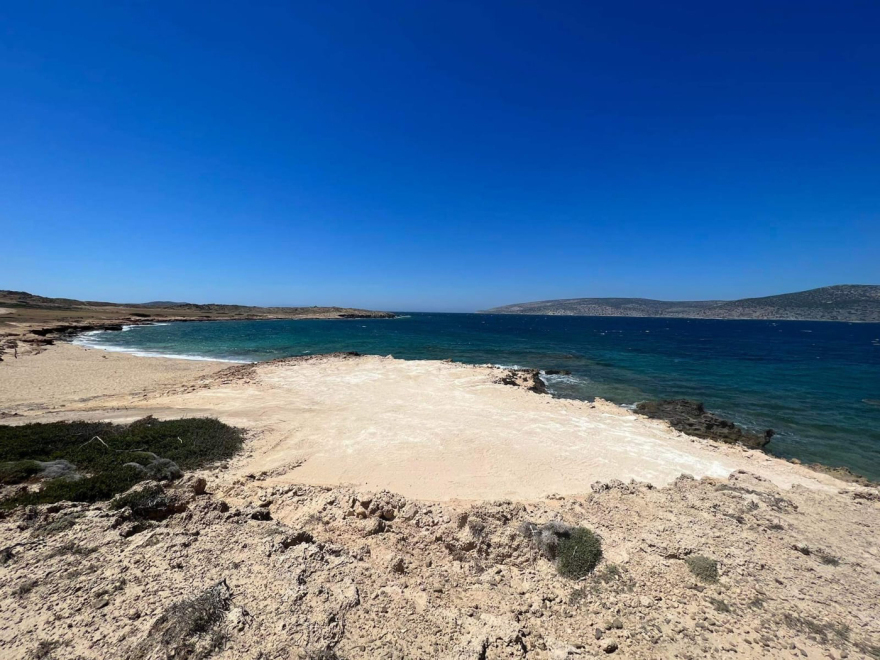 Αστυπάλαια: Κρανίου τόπος η παραλία «Χρυσή Άμμος» για να γίνει beach bar - Βίντεο 