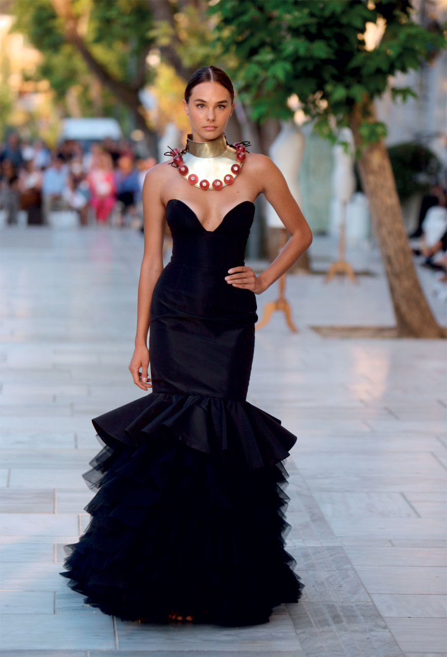 Βασίλης Ζούλιας: Το fashion show των «Κύκνων» με φόντο την Ακρόπολη