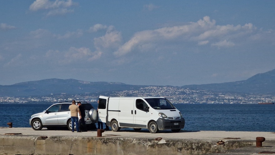 Θεσσαλονίκη: Δεμένοι μεταξύ τους και από το τιμόνι του αυτοκινήτου οι δύο νεκροί στο λιμάνι Νέων Επιβατών - Ερευνάται αν ήταν μητέρα και γιος