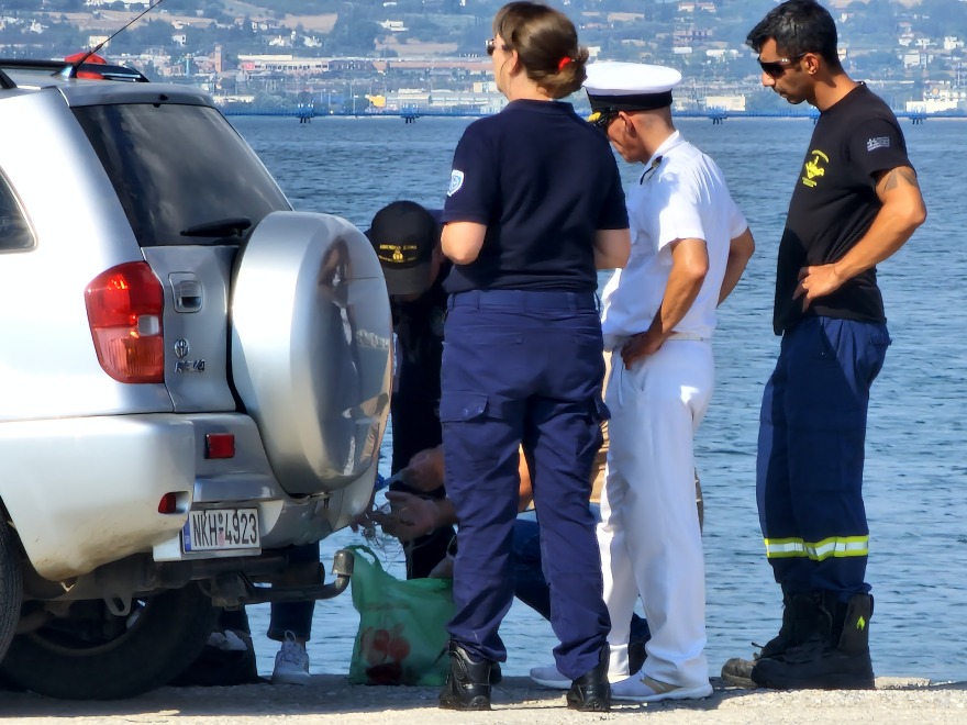 Θεσσαλονίκη: Δεμένοι μεταξύ τους και από το τιμόνι του αυτοκινήτου οι δύο νεκροί στο λιμάνι Νέων Επιβατών - Ερευνάται αν ήταν μητέρα και γιος