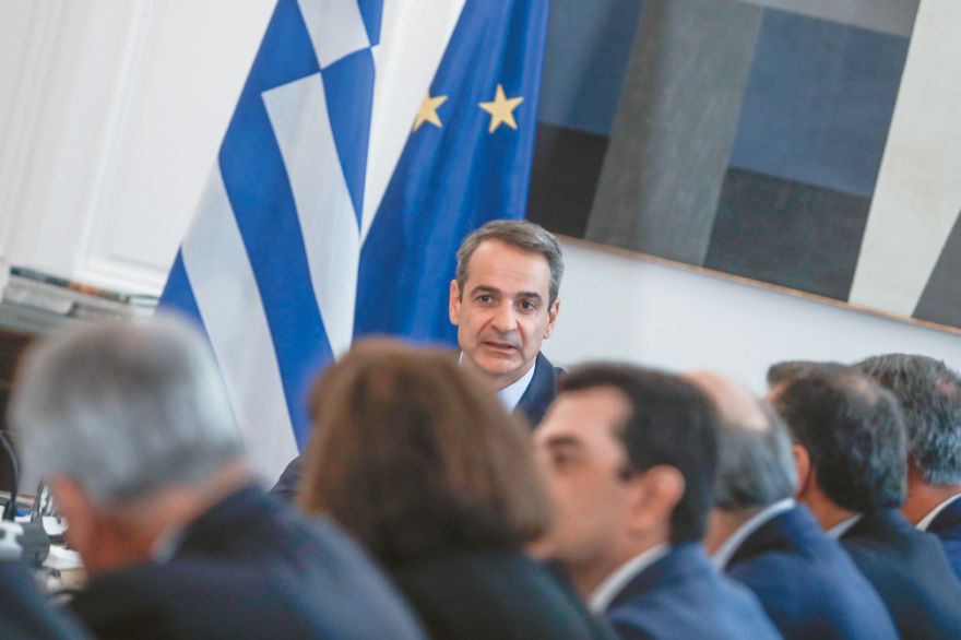 Όλα για τις κάλπες: Οι ημερομηνίες, τα γκάλοπ και τα ψηφοδέλτια