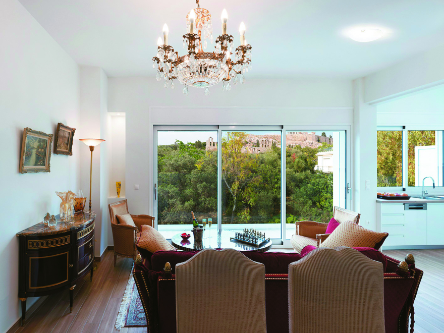 Γιώργος Τράγκας: Για τέσσερα κακουργήματα κατηγορείται η τελευταία σύζυγός του, Μαρία Καρρά